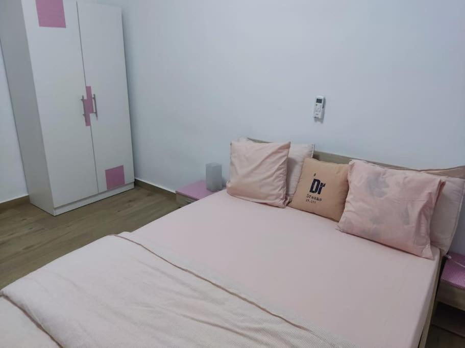 Superbe Appartement Avec Parking Gratuit Et Garde Дакар Екстер'єр фото