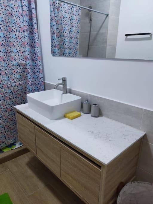 Superbe Appartement Avec Parking Gratuit Et Garde Дакар Екстер'єр фото
