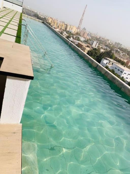 Superbe Appartement Avec Parking Gratuit Et Garde Дакар Екстер'єр фото